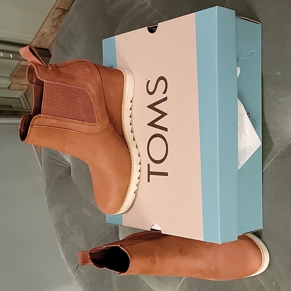 Tom's Maddie Suede boots